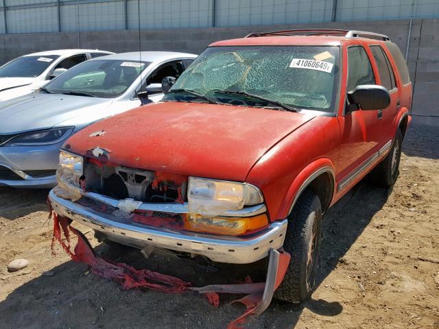 1GNDT13W112201143 - 2001 CHEVROLET BLAZER RED photo 2