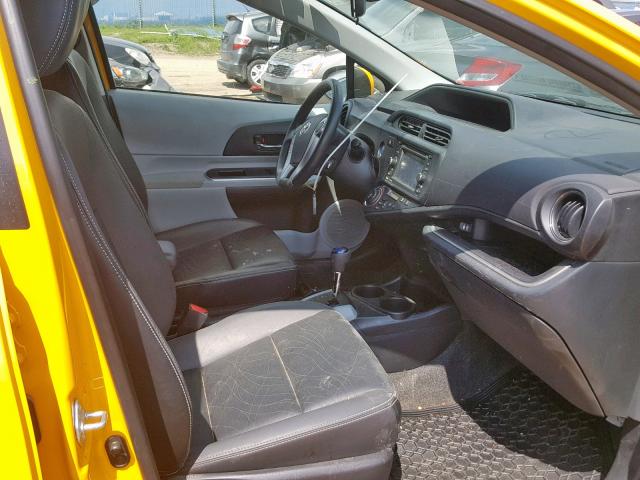 JTDKDTB32E1071174 - 2014 TOYOTA PRIUS C YELLOW photo 5