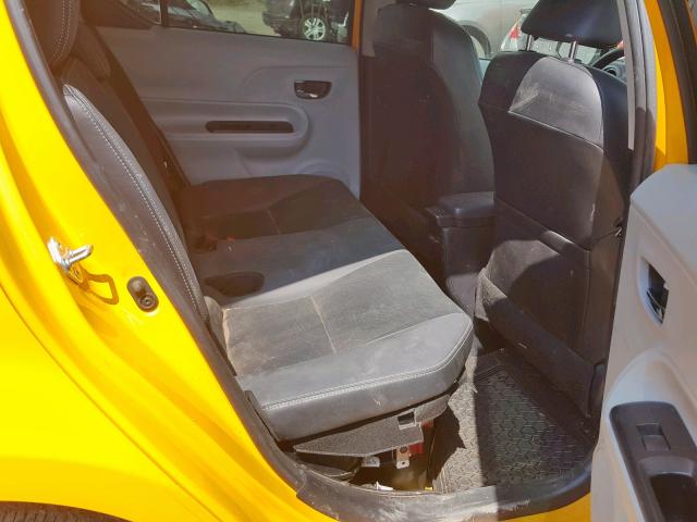 JTDKDTB32E1071174 - 2014 TOYOTA PRIUS C YELLOW photo 6