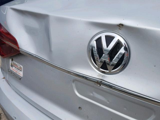 1VWDT7A31HC023935 - 2017 VOLKSWAGEN PASSAT R-L SILVER photo 9