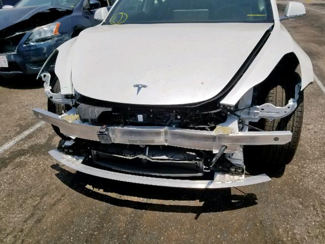 5YJ3E1EA3JF162410 - 2018 TESLA MODEL 3 WHITE photo 9