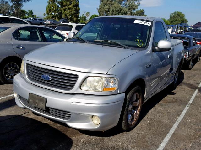 2FTZF07332CA55866 - 2002 FORD F150 SVT L SILVER photo 2