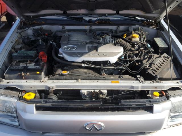 JNRDR09Y02W257661 - 2002 INFINITI QX4 SILVER photo 7