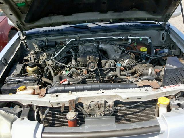 1N6MD29Y02C332142 - 2002 NISSAN FRONTIER C SILVER photo 7