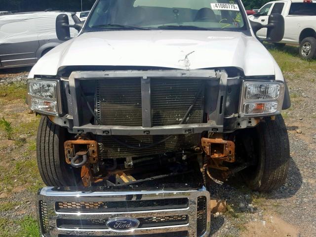 1FDAW57P05EC57765 - 2005 FORD F550 SUPER WHITE photo 9