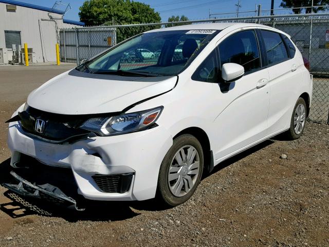 3HGGK5H57FM721512 - 2015 HONDA FIT LX WHITE photo 2