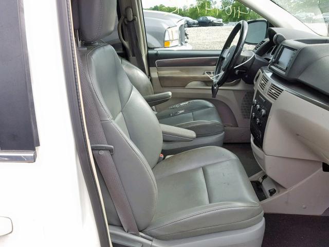 2V4RW3D17AR325008 - 2010 VOLKSWAGEN ROUTAN SE WHITE photo 5