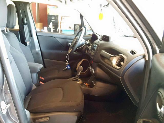ZACCJAAB0HPF54984 - 2017 JEEP RENEGADE S ნაცრისფერი ფოტო 5