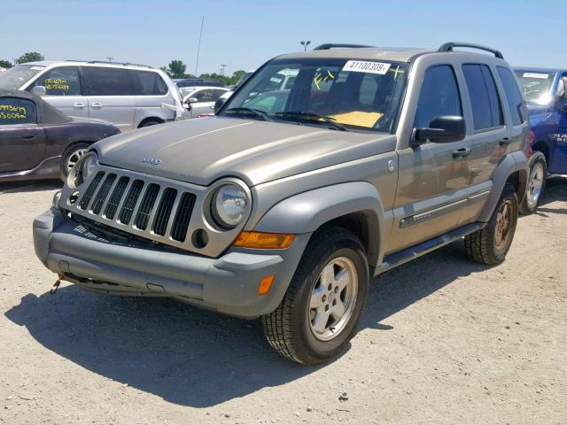 1J4GL48K65W538803 - 2005 JEEP LIBERTY SP GOLD photo 2