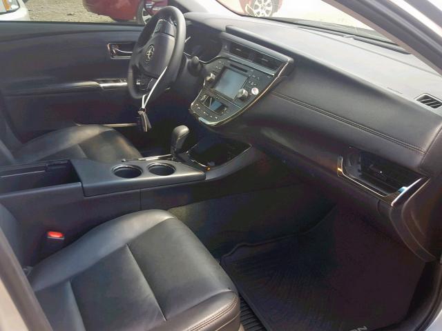 4T1BK1EB6JU279561 - 2018 TOYOTA AVALON XLE SILVER photo 5