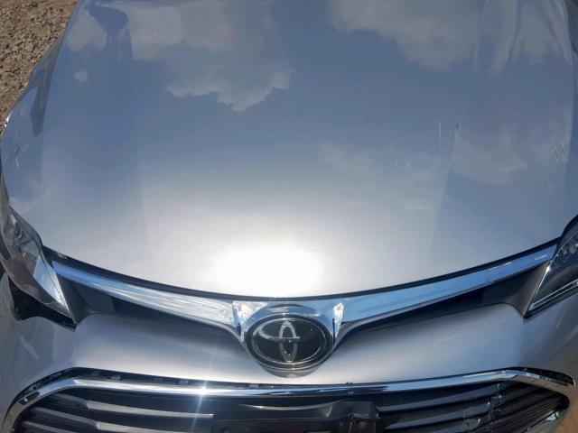 4T1BK1EB6JU279561 - 2018 TOYOTA AVALON XLE SILVER photo 7
