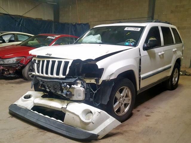 1J8GR48K57C682506 - 2007 JEEP GRAND CHER WHITE photo 2