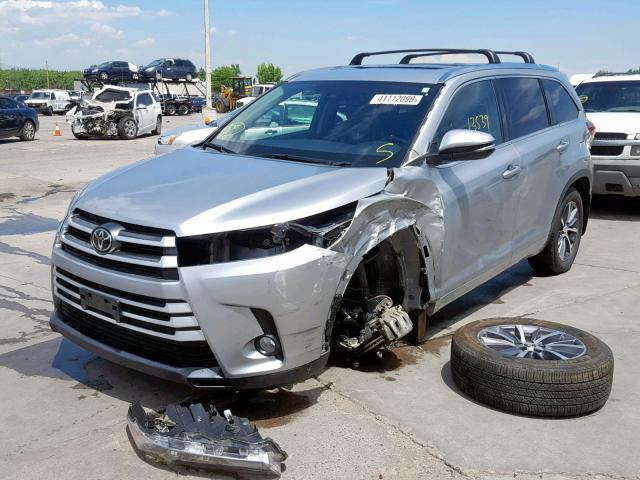 5TDJZRFH5HS418140 - 2017 TOYOTA HIGHLANDER SILVER photo 2