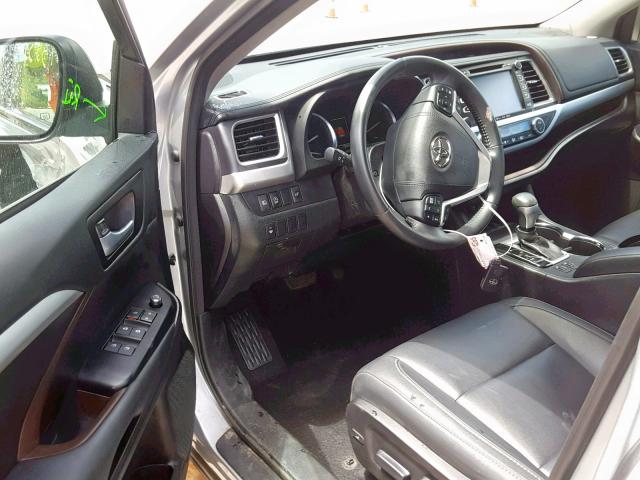 5TDJZRFH5HS418140 - 2017 TOYOTA HIGHLANDER SILVER photo 9