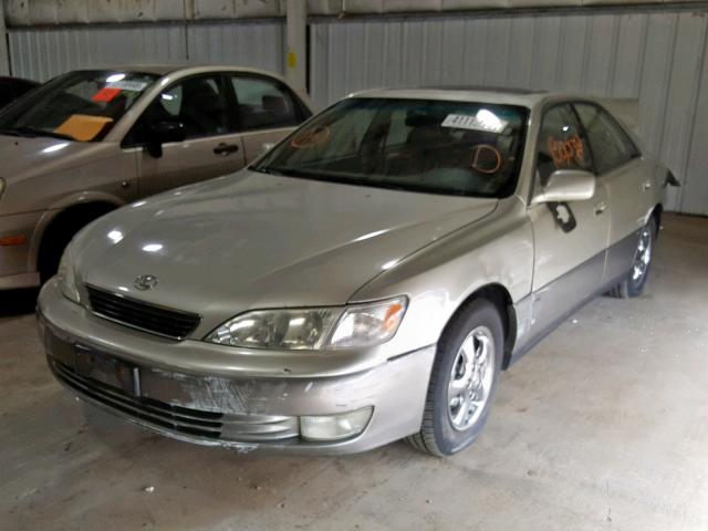 JT8BF28G7W5044057 - 1998 LEXUS ES 300 BEIGE photo 2