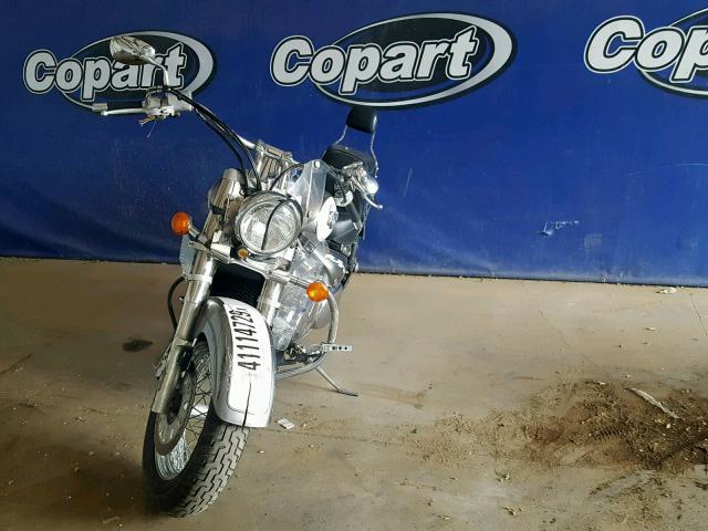 JS1VS54A832100432 - 2003 SUZUKI VL800 SILVER photo 2