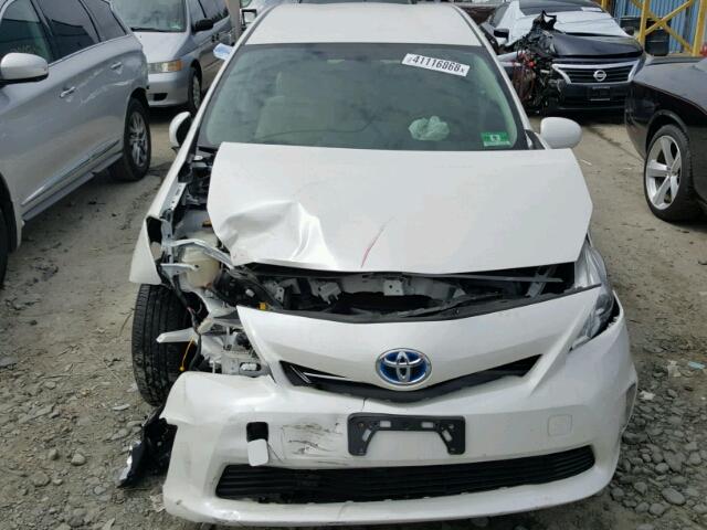 JTDZN3EU0C3171579 - 2012 TOYOTA PRIUS V WHITE photo 9