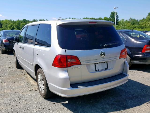 2V4RW4DGXBR642339 - 2011 VOLKSWAGEN ROUTAN S SILVER photo 3