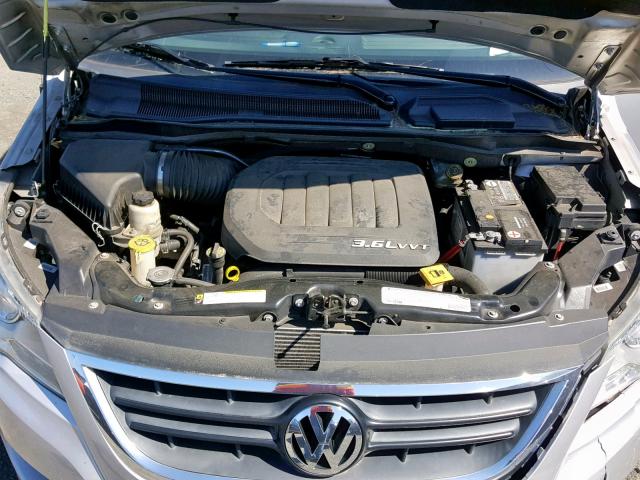 2V4RW4DGXBR642339 - 2011 VOLKSWAGEN ROUTAN S SILVER photo 7