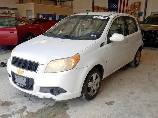 KL1TD66E69B672791 - 2009 CHEVROLET AVEO LS WHITE photo 2