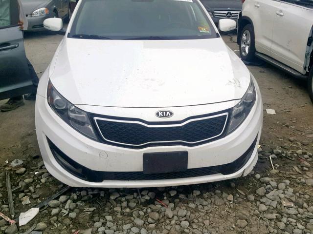 KNAGR4A62B5095498 - 2011 KIA OPTIMA SX WHITE photo 9