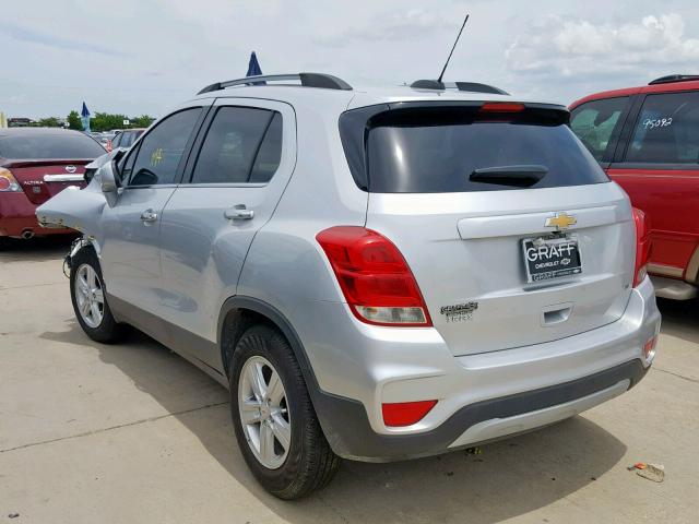 KL7CJLSB8JB690478 - 2018 CHEVROLET TRAX 1LT SILVER photo 3