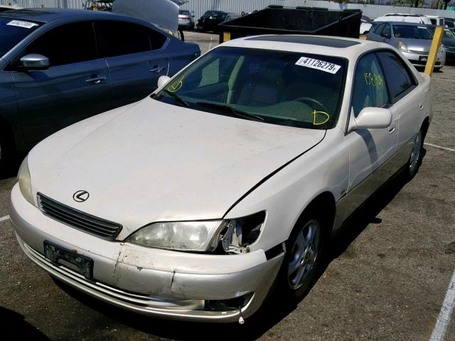 JT8BF28G1X0206893 - 1999 LEXUS ES 300 WHITE photo 2