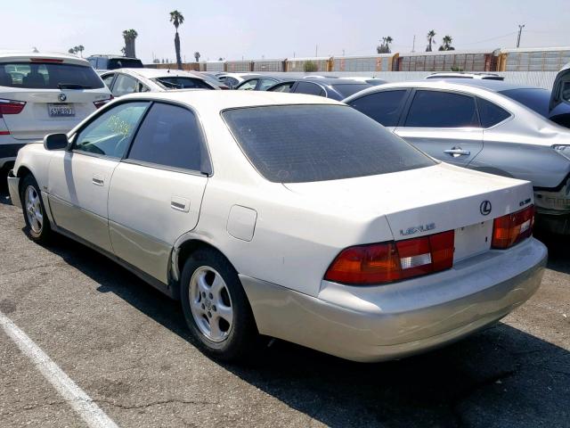 JT8BF28G1X0206893 - 1999 LEXUS ES 300 WHITE photo 3