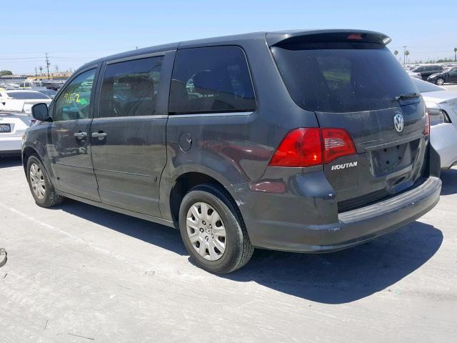 2V4RW4DGXBR669587 - 2011 VOLKSWAGEN ROUTAN S GRAY photo 3