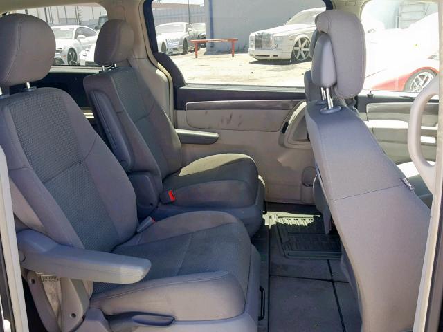 2V4RW4DGXBR669587 - 2011 VOLKSWAGEN ROUTAN S GRAY photo 6