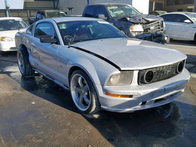 1ZVFT82H755213070 - 2005 FORD MUSTANG GT SILVER photo 1