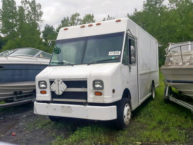 4UZA4FF4XVC792536 - 1997 FREIGHTLINER CHASSIS M WHITE photo 2