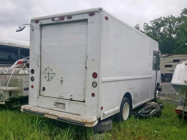 4UZA4FF4XVC792536 - 1997 FREIGHTLINER CHASSIS M WHITE photo 4