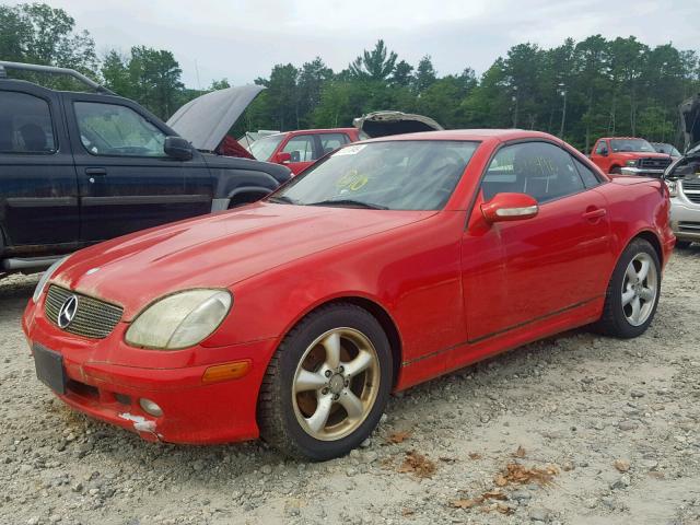 WDBKK65FX1F212355 - 2001 MERCEDES-BENZ SLK 320 RED photo 2