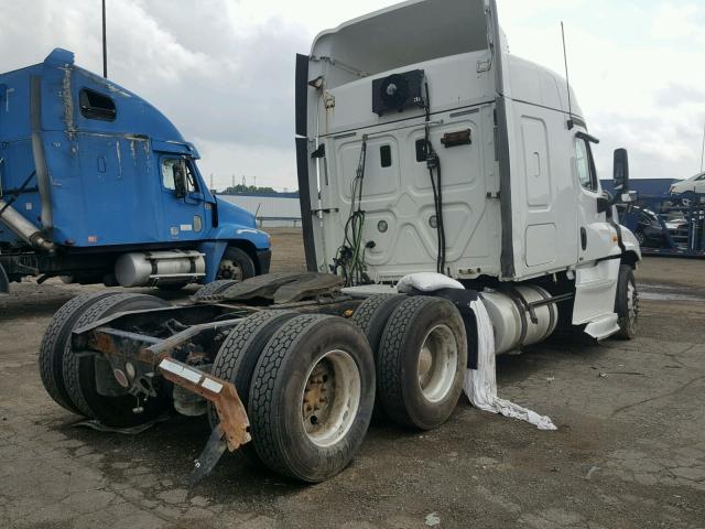 3AKJGLDR2DSFB5690 - 2013 FREIGHTLINER CASCADIA 1 WHITE photo 4