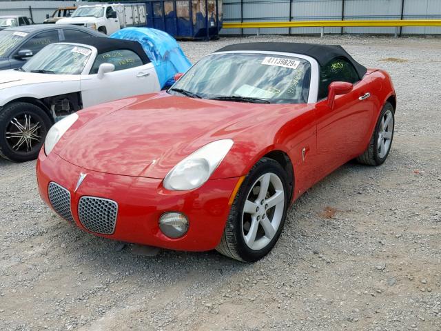 1G2MC35B08Y115459 - 2008 PONTIAC SOLSTICE RED photo 2