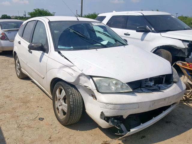 3FAFP37N45R130479 - 2005 FORD FOCUS ZX5 WHITE photo 1