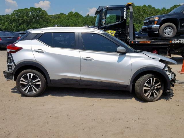 3N1CP5CU1JL513396 - 2018 NISSAN KICKS S SILVER photo 9