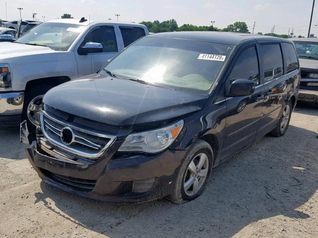 2V4RW3D15AR295796 - 2010 VOLKSWAGEN ROUTAN SE BLACK photo 2