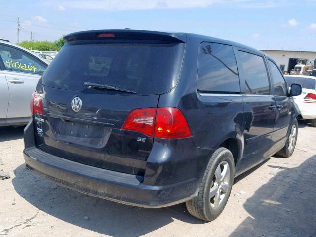 2V4RW3D15AR295796 - 2010 VOLKSWAGEN ROUTAN SE BLACK photo 4