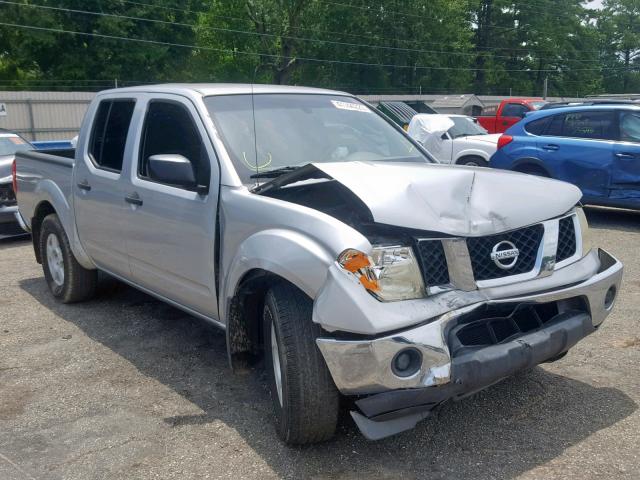 1N6AD07UX6C414599 - 2006 NISSAN FRONTIER C SILVER photo 1