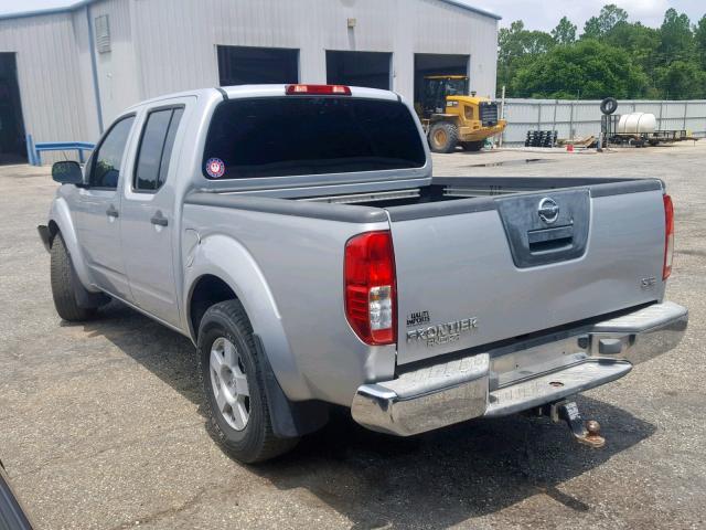 1N6AD07UX6C414599 - 2006 NISSAN FRONTIER C SILVER photo 3