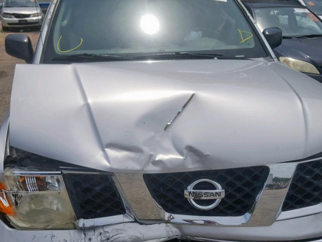 1N6AD07UX6C414599 - 2006 NISSAN FRONTIER C SILVER photo 7