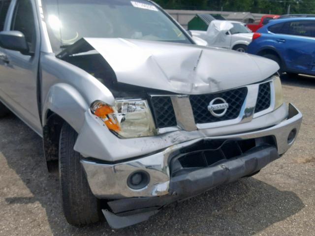 1N6AD07UX6C414599 - 2006 NISSAN FRONTIER C SILVER photo 9