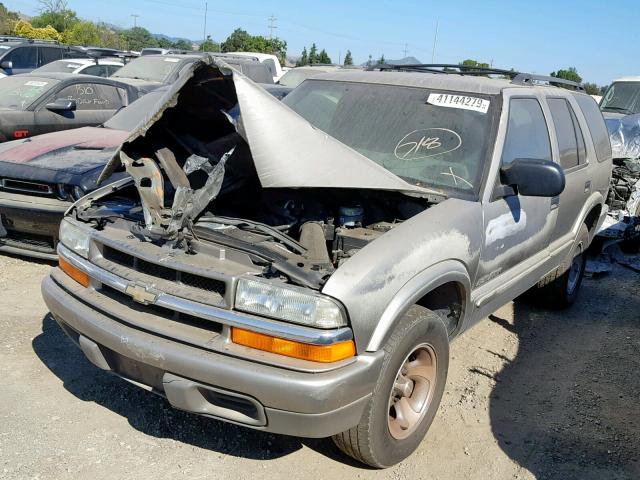 1GNCS13W82K138073 - 2002 CHEVROLET BLAZER TAN photo 2