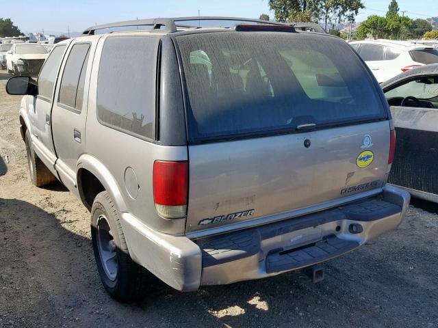 1GNCS13W82K138073 - 2002 CHEVROLET BLAZER TAN photo 3