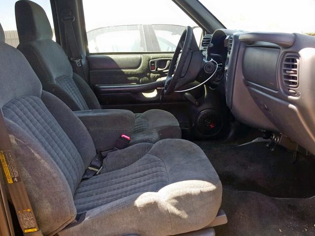 1GNCS13W82K138073 - 2002 CHEVROLET BLAZER TAN photo 5