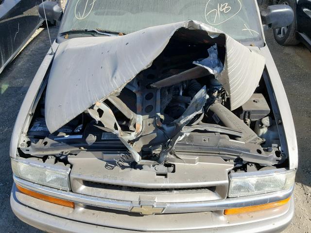 1GNCS13W82K138073 - 2002 CHEVROLET BLAZER TAN photo 7