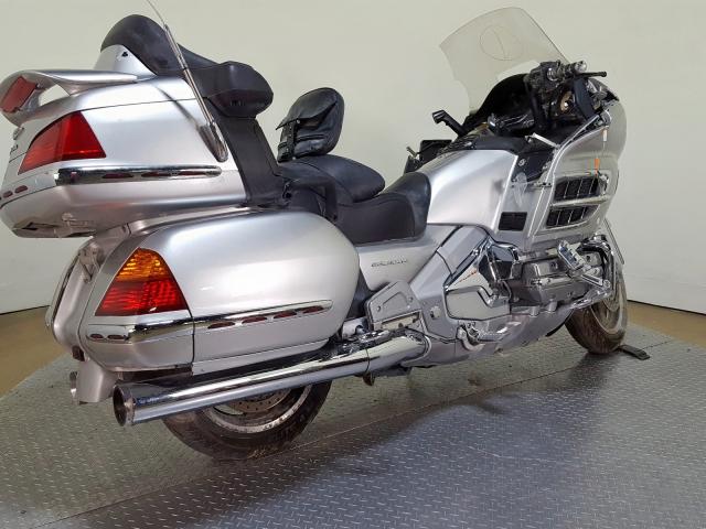 1HFSC47025A411615 - 2005 HONDA GL1800 SILVER photo 8