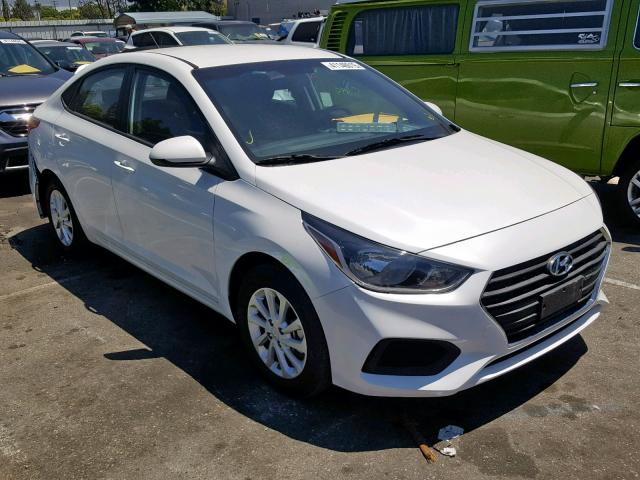 3KPC24A30JE025383 - 2018 HYUNDAI ACCENT SE WHITE photo 1